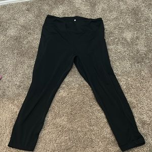 Black athletic capri leggings